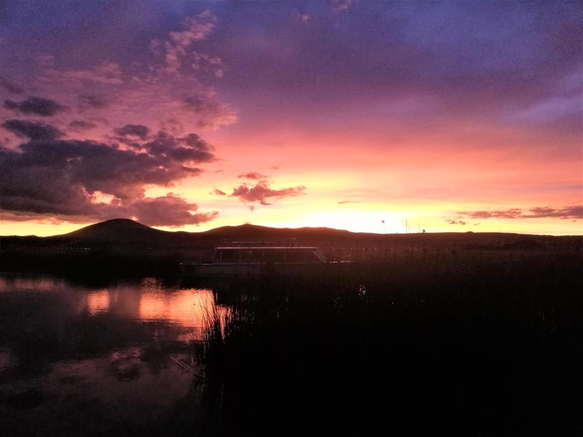 Hotel Flotante Vista Amanecer Puno Exterior foto